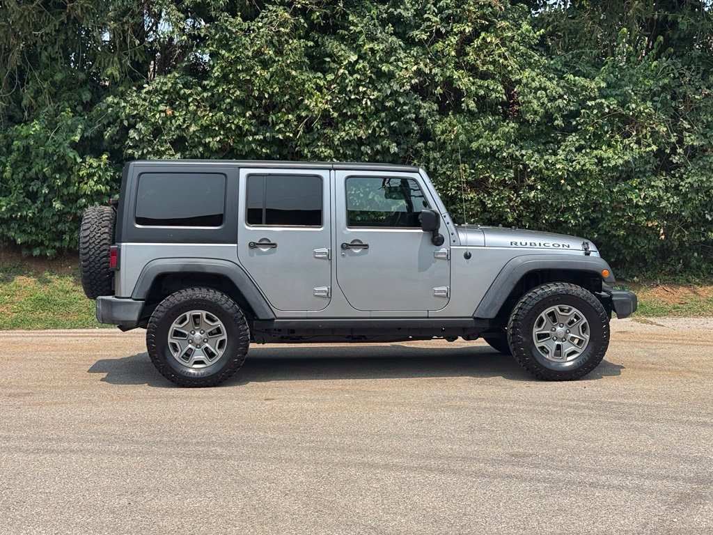 Used 2017 Jeep Wrangler Unlimited Rubicon w/ Connectivity Group AWD/4WD image 4