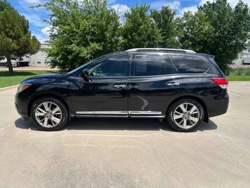 Used 2014 Nissan Pathfinder Platinum w/ Platinum Premium Package FWD image 9