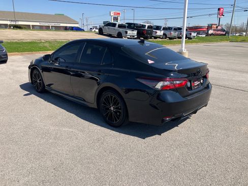 Used 2022 Toyota Camry SE image 4