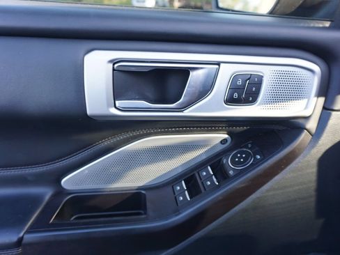Used 2020 Ford Explorer Platinum w/ Premium Technology Package AWD/4WD image 4