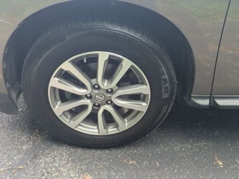 Used 2014 Nissan Pathfinder S AWD/4WD image 9