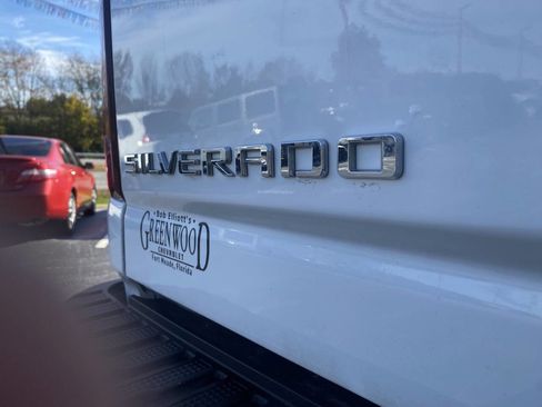 Used 2024 Chevrolet Silverado 2500 Custom w/ Custom Value Package image 10