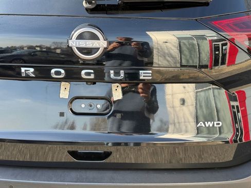 Used 2023 Nissan Rogue S image 30
