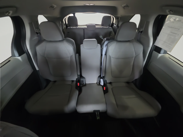 Used 2024 Toyota Sienna LE FWD image 25