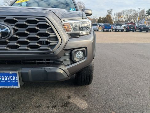 Used 2022 Toyota Tacoma TRD Off-Road image 11