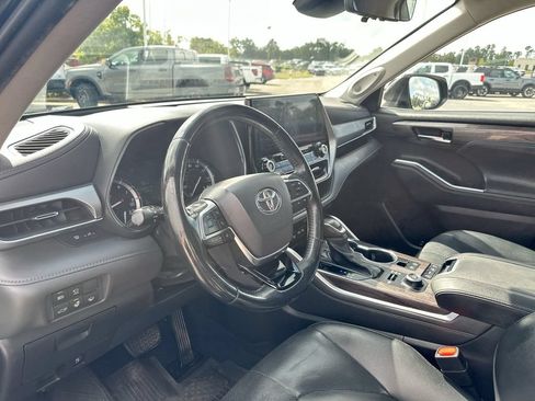 Used 2021 Toyota Highlander Platinum AWD/4WD image 10