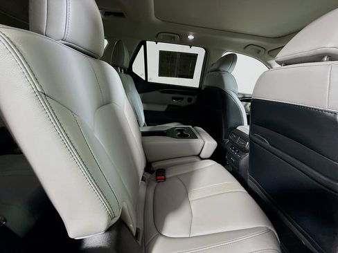 Used 2025 Honda Pilot Touring image 29