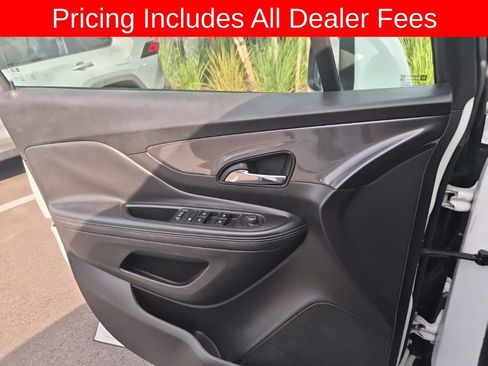 Used 2020 Buick Encore Essence FWD image 12