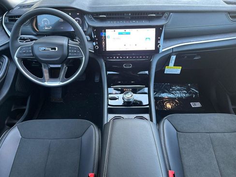 New 2026 Jeep Grand Cherokee Altitude image 10