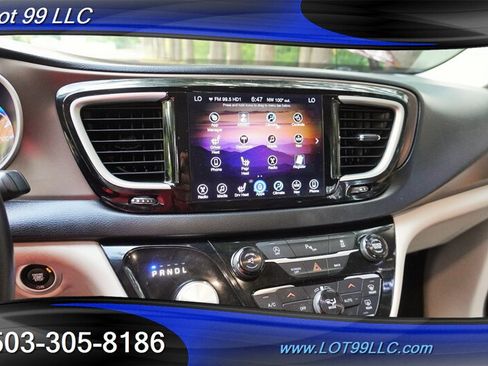 Used 2017 Chrysler Pacifica Touring-L FWD image 21