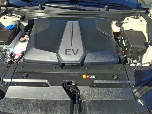 Used 2024 Kia EV6 Light AWD/4WD image 29