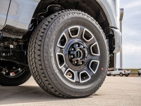 New 2026 Ford F250 Platinum AWD/4WD image 9