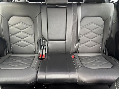 Used 2025 Volkswagen Atlas Cross Sport SE image 34