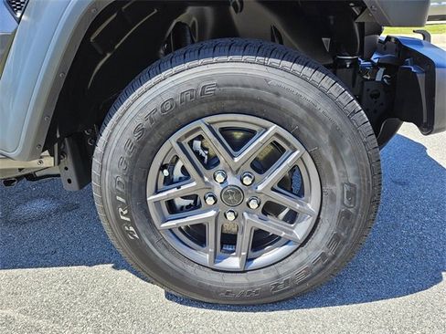 New 2025 Jeep Gladiator Sport image 18