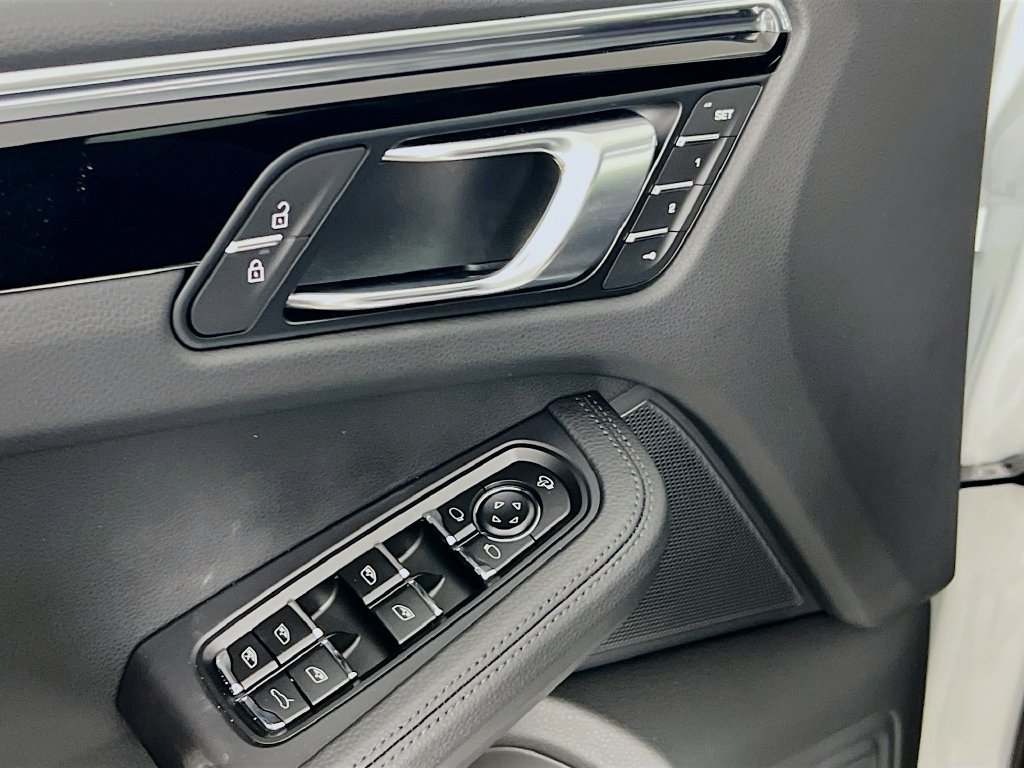 Certified 2026 Porsche Macan AWD/4WD image 20