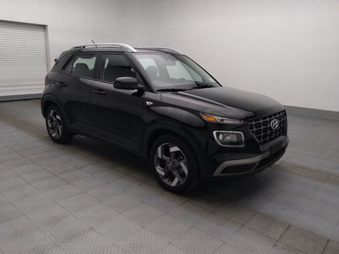 Used 2025 Hyundai Venue SEL FWD image 11