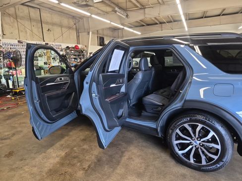 Used 2025 Ford Explorer ST-Line w/ Premium Package RWD image 14
