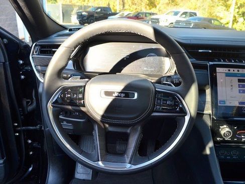 Used 2023 Jeep Grand Cherokee L Overland image 19