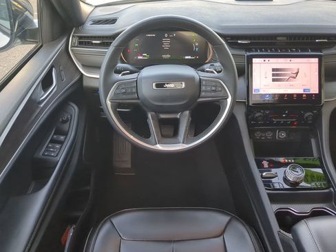 Used 2024 Jeep Grand Cherokee Limited 4xe image 13