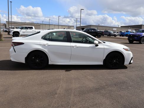 Used 2024 Toyota Camry SE image 7