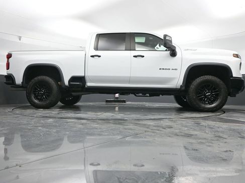 Used 2024 Chevrolet Silverado 2500 ZR2 w/ Technology Package image 47