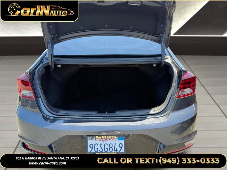 Used 2020 Hyundai Elantra SEL FWD image 25