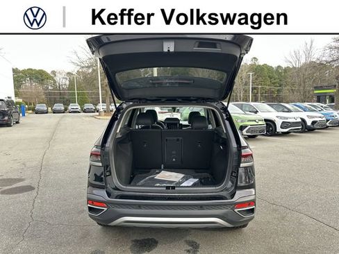New 2026 Volkswagen Taos SE FWD image 34