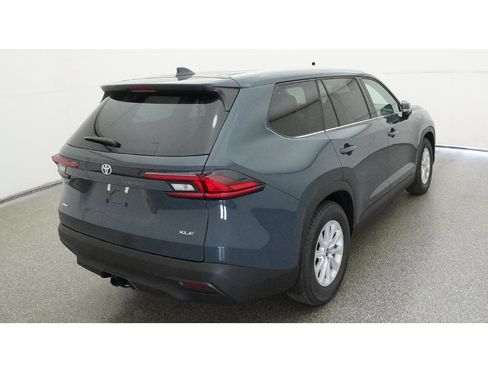New 2026 Toyota Grand Highlander XLE FWD image 8