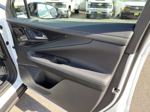 New 2026 Chevrolet Blazer EV LT w/ LPO, Blackout Package FWD image 11