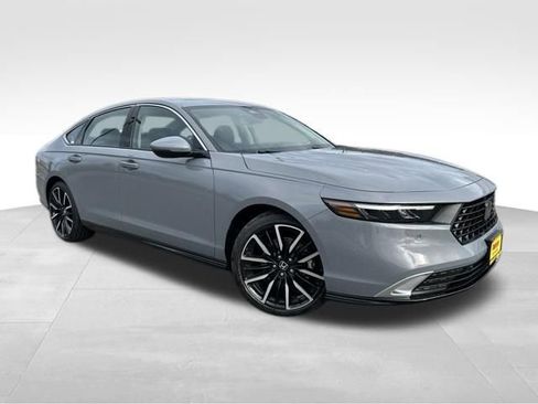 Used 2025 Honda Accord Touring image 1