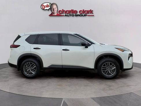 Used 2025 Nissan Rogue S FWD image 7
