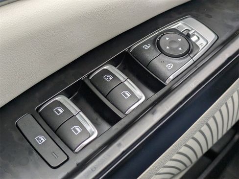 Used 2024 Kia Carnival LX image 24