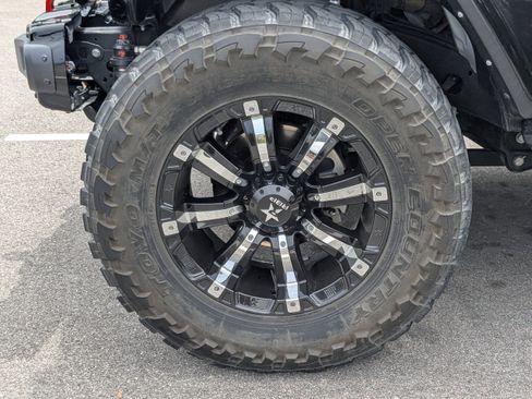 Used 2021 Jeep Wrangler Unlimited Rubicon w/ Dual Top Group AWD/4WD image 5