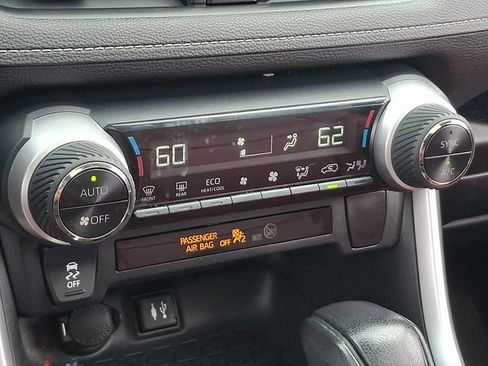 Used 2019 Toyota RAV4 XLE AWD/4WD image 14