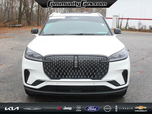 Certified 2025 Lincoln Aviator Reserve w/ Equipment Group 201A image 10