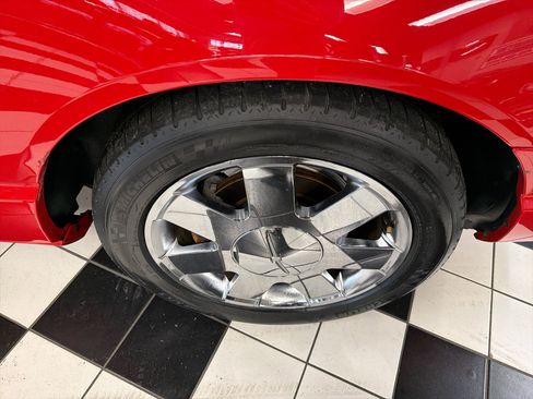 Used 2002 Ford Thunderbird Deluxe image 10