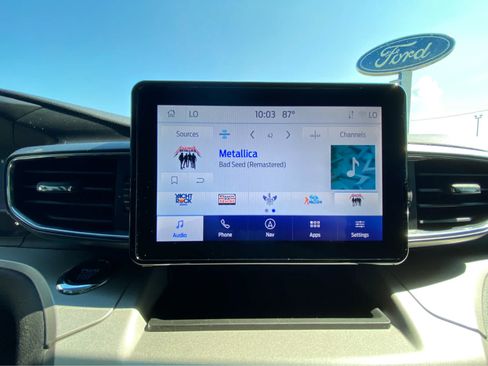 Used 2023 Ford Explorer XLT w/ Equipment Group 202A AWD/4WD image 31