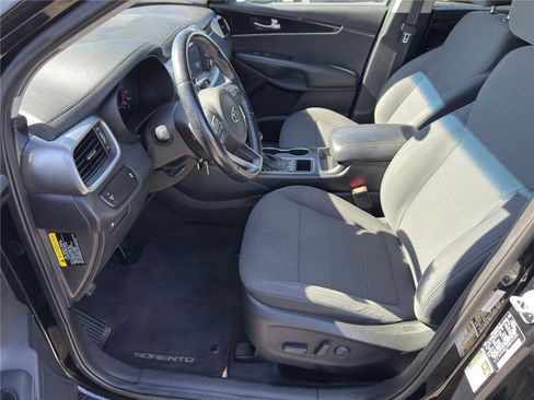 Used 2017 Kia Sorento LX w/ LX Convenience Package image 11