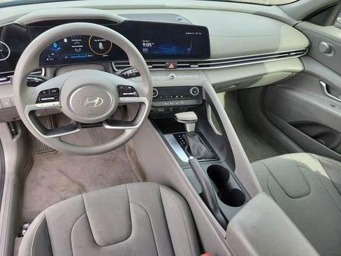 Used 2024 Hyundai Elantra SEL FWD image 17