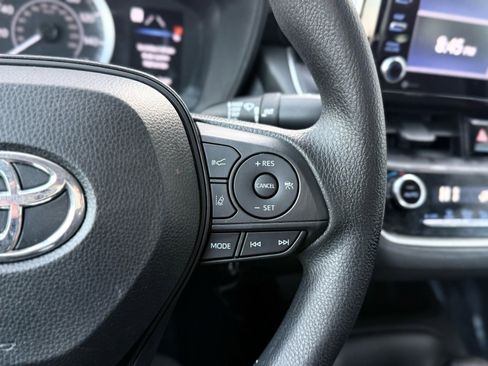 Used 2021 Toyota Corolla LE image 34