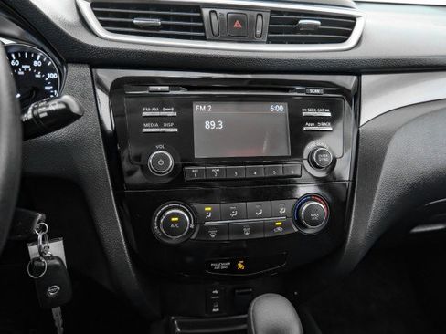 Used 2016 Nissan Rogue S AWD/4WD image 23