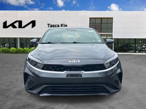 Used 2023 Kia Forte LXS w/ LXS Technology Package FWD image 2