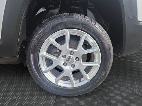 Used 2019 Jeep Renegade Latitude AWD/4WD image 36