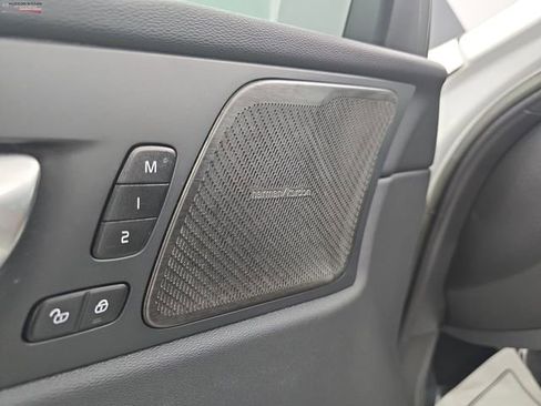 Used 2023 Volvo XC60 B5 Plus image 25