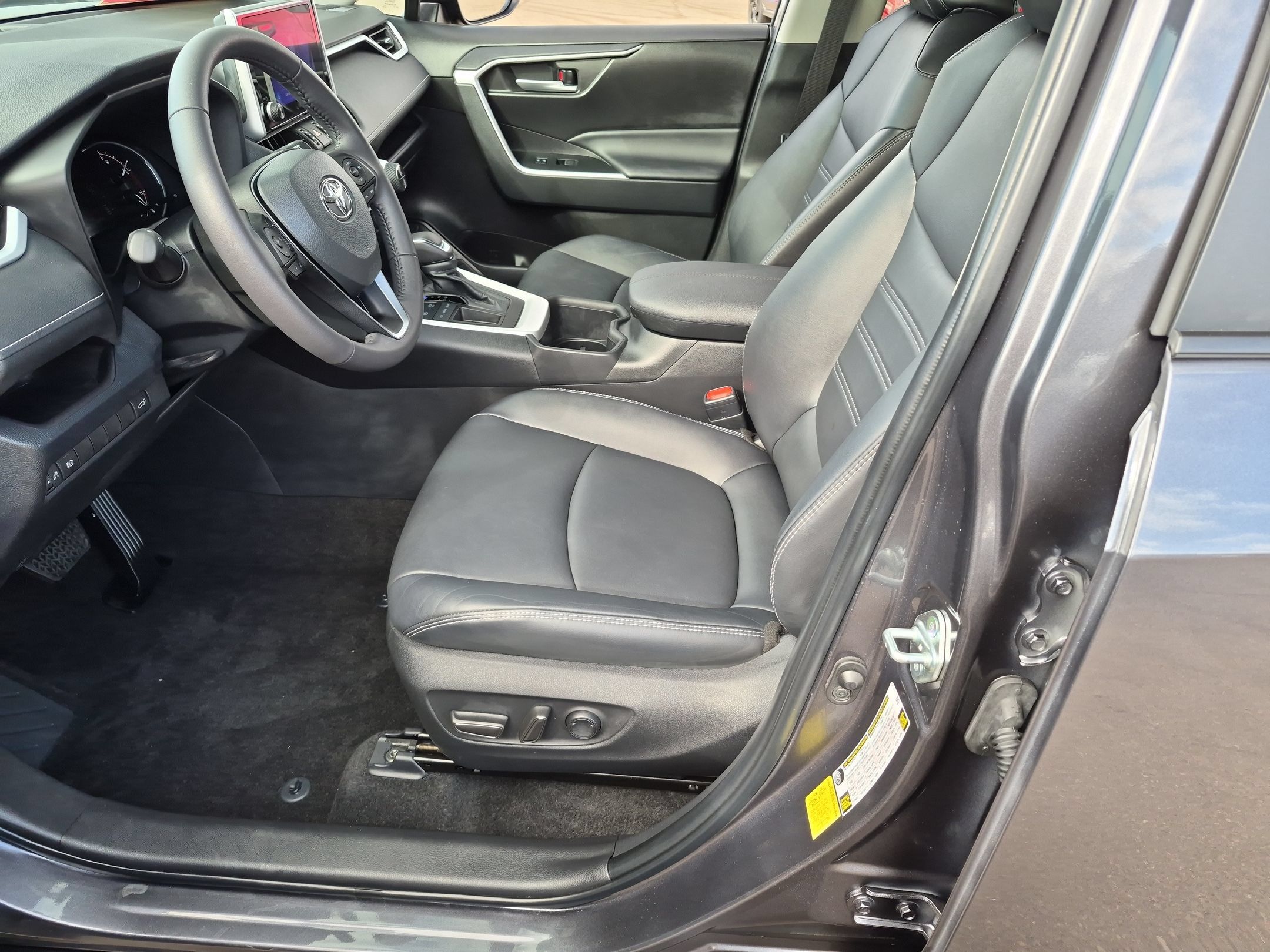 Used 2023 Toyota RAV4 XLE Premium FWD image 13