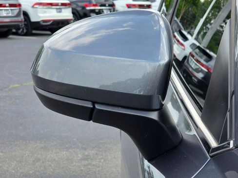 Used 2025 Volkswagen Taos SEL AWD/4WD image 12