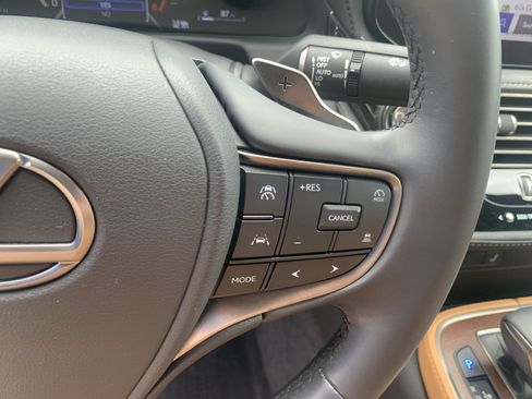Used 2024 Lexus LS 500 RWD image 20