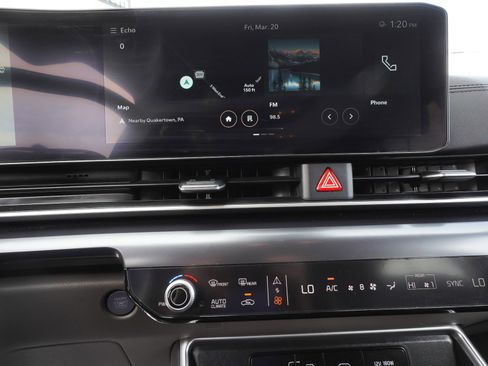 Used 2025 Kia Carnival image 29