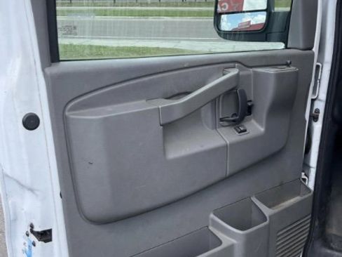 Used 2016 Chevrolet Express 3500 w/ Express Access Plus Package RWD image 4