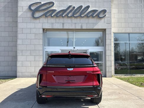 Used 2024 Cadillac Lyriq Luxury w/ LPO, Floor Liner Package AWD/4WD image 6